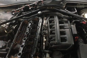 Замена прокладки клапанной крышки BMW - изображение 1